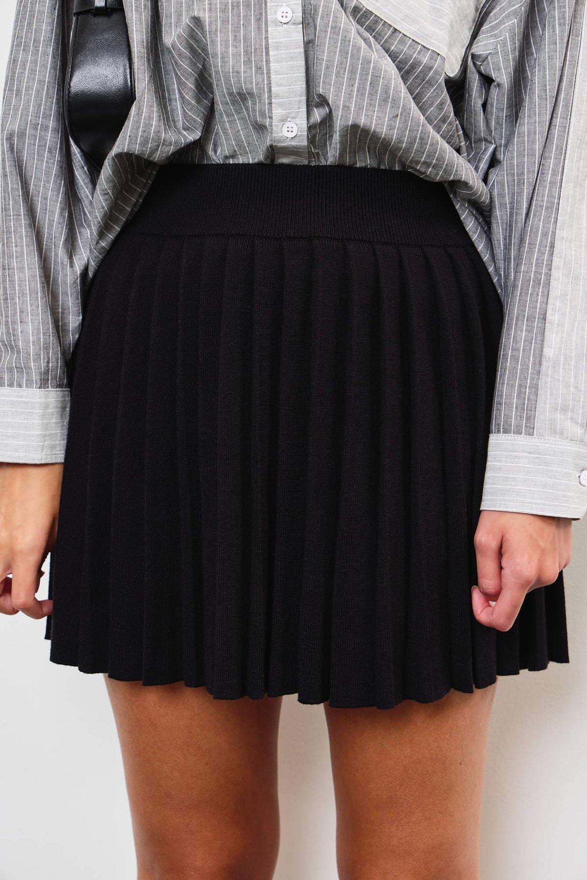 PLEATED KNIT SKIRT